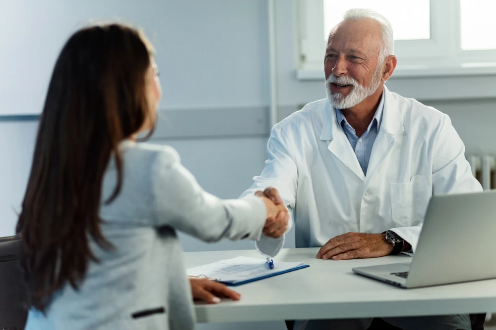 pharmacy advisor shaking hands with a pharmacy owner